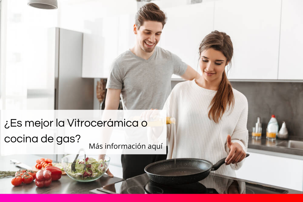 Pareja hablando cocinando en una vitrocerámica