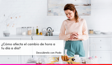 mujer en su cocina